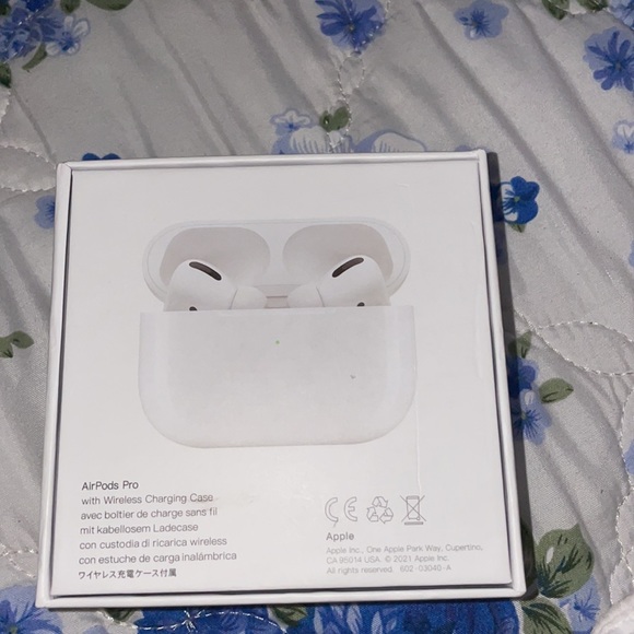 Apple AirPods Pro - Picture 2 of 10